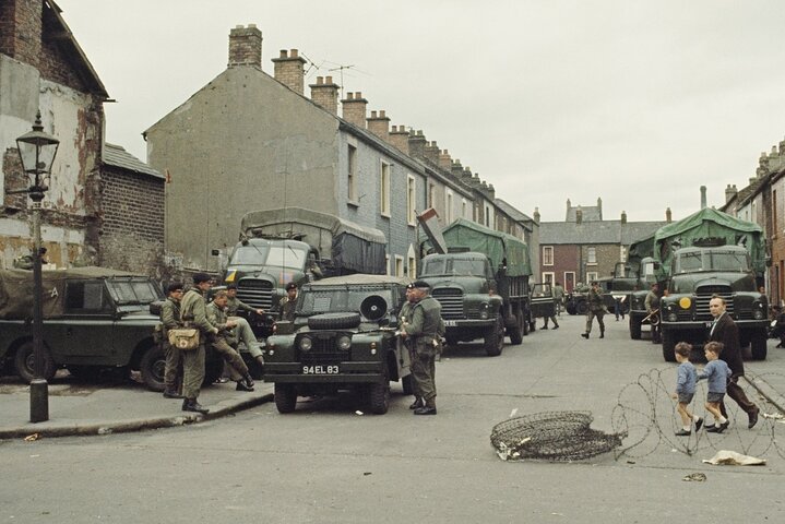 2-hour Belfast Original Drivers the Troubles Black Taxi Tour