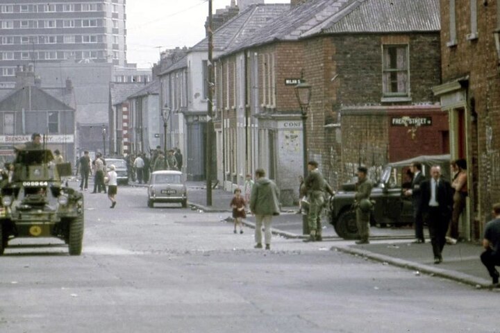 2-hour Belfast Original Drivers the Troubles Black Taxi Tour