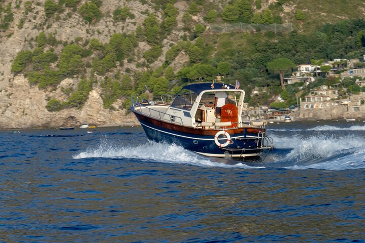 Small Group Boat Tour: Discover the Amalfi Coast from Positano