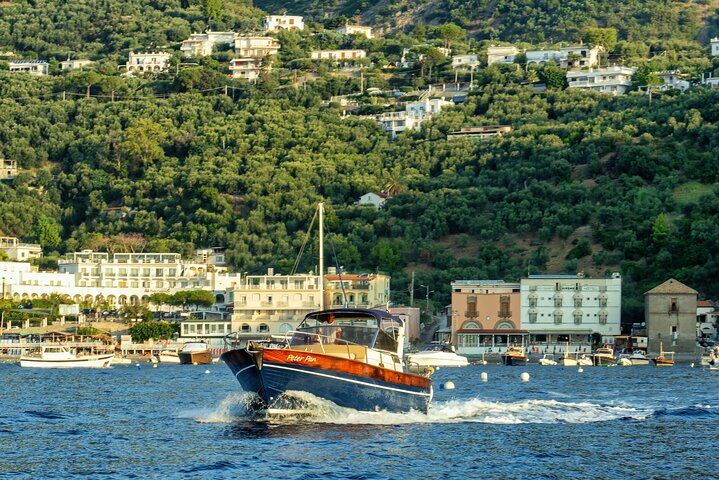 Small Group Boat Tour: Discover the Amalfi Coast from Positano