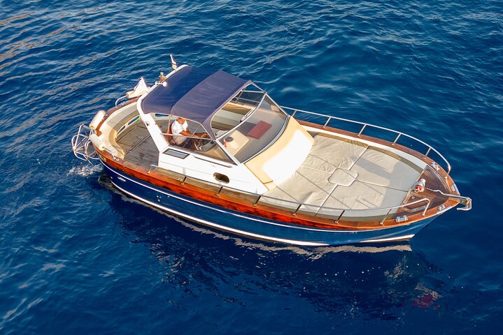 Small Group Boat Tour: Discover the Amalfi Coast from Positano