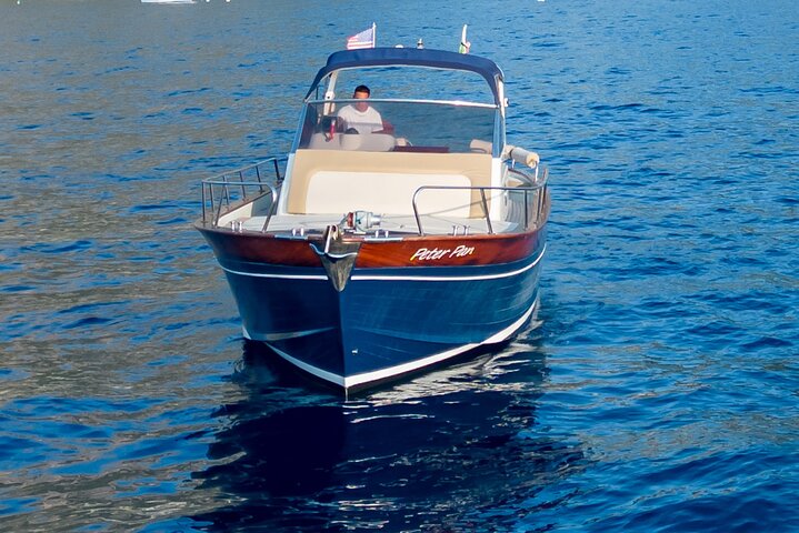 Small Group Boat Tour: Discover the Amalfi Coast from Positano