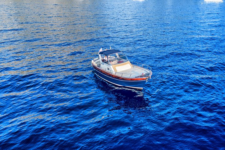 Small Group Boat Tour: Discover the Amalfi Coast from Positano