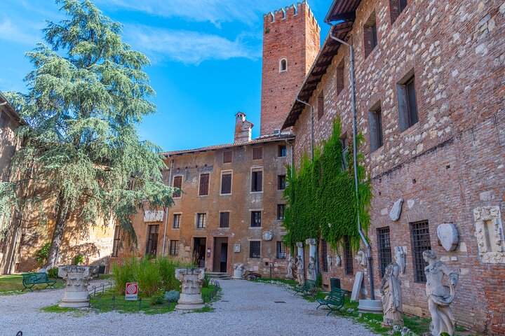 Vicenza City Highlights Private Walking Tour with Local Guide