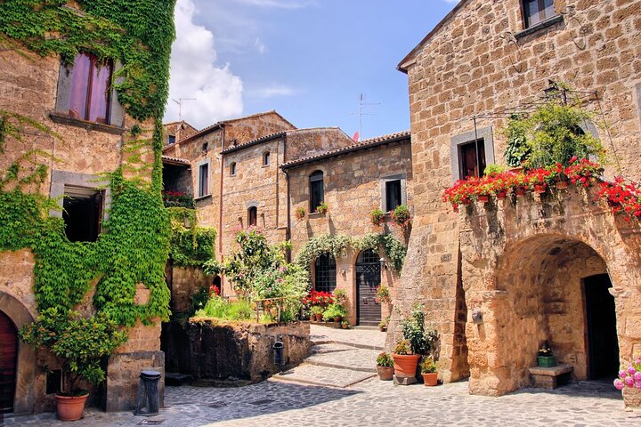 Bagnoregio & Orvieto Day Trip from Rome with Wine Tasting & Lunch