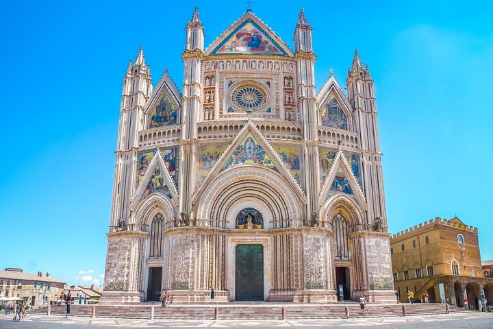 Bagnoregio & Orvieto Day Trip from Rome with Wine Tasting & Lunch
