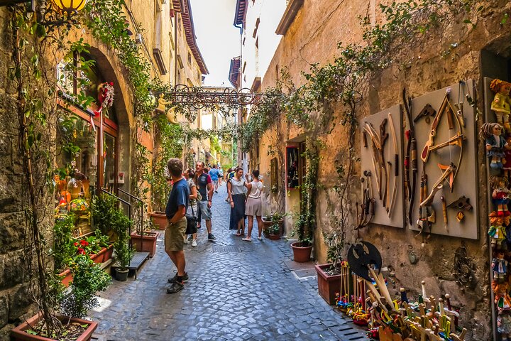 Bagnoregio & Orvieto Day Trip from Rome with Wine Tasting & Lunch
