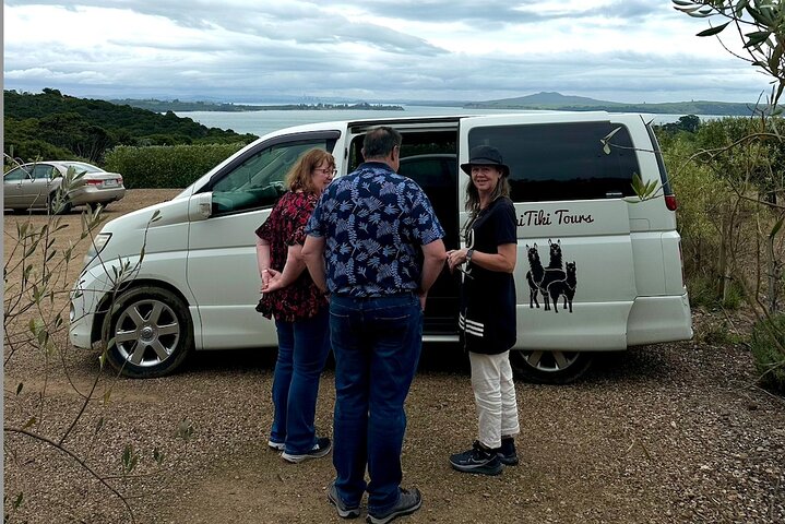 Waiheke island wine tours with Waitiki Tours
