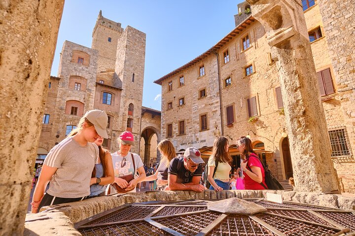 Pisa, Siena, San Gimignano with Lunch & Wine Tasting at a Winery