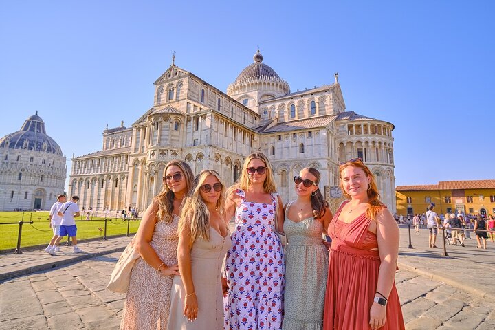 Pisa, Siena, San Gimignano with Lunch & Wine Tasting at a Winery