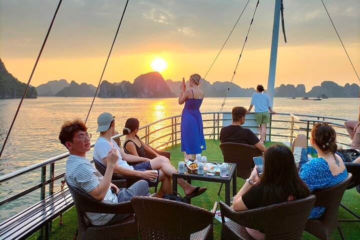 Ha Long Bay Cruise Day Tour - best selling: Kayaking, Swimming, hiking & Lunch