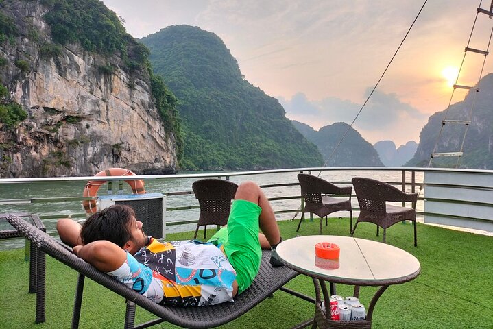 Ha Long Bay Cruise Day Tour - best selling: Kayaking, Swimming, hiking & Lunch