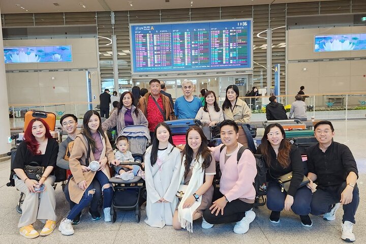 Private Airport Transfer : Incheon to/from Seoul (up to 7 pax)