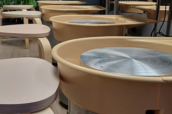 Guided Pottery Workshop on a Turntable in Choorstraat