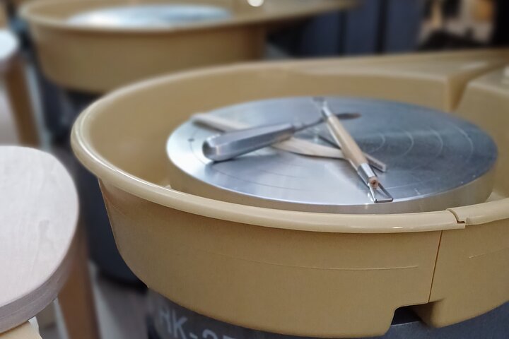 Guided Pottery Workshop on a Turntable in Choorstraat