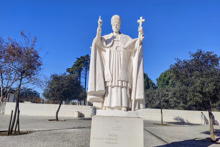 Fátima Private Tour: Shrine, Sacred Way & Shepherds’ Hometown