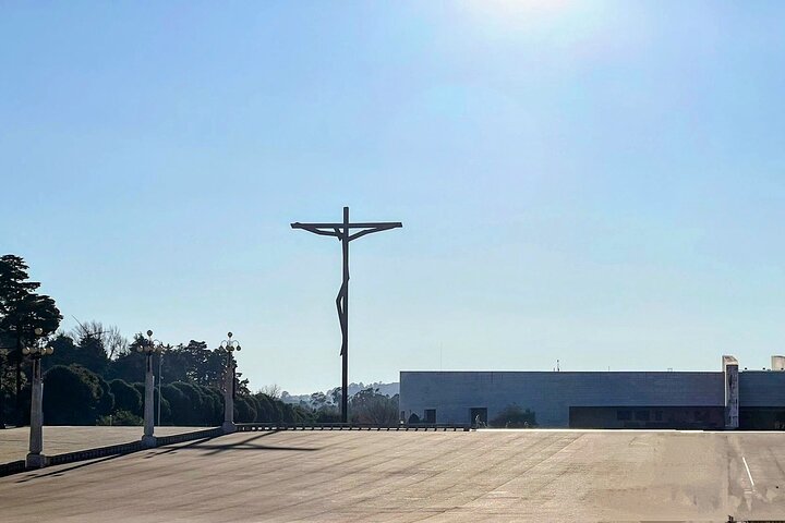 Fátima Private Tour: Shrine, Sacred Way & Shepherds’ Hometown