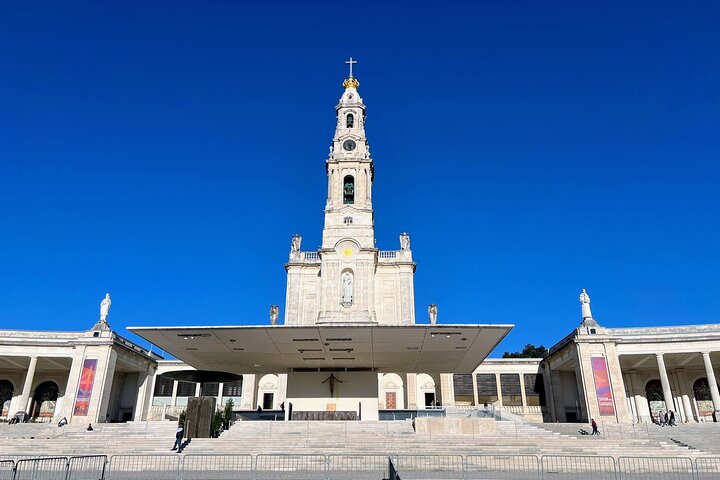 Fátima Private Tour: Shrine, Sacred Way & Shepherds’ Hometown