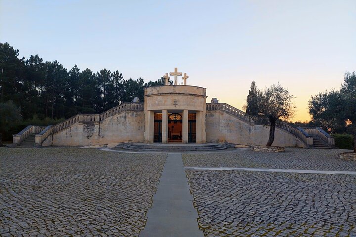 Fátima Private Tour: Shrine, Sacred Way & Shepherds’ Hometown