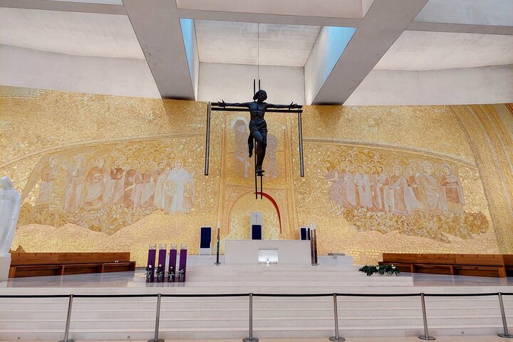 Fátima Private Tour: Shrine, Sacred Way & Shepherds’ Hometown