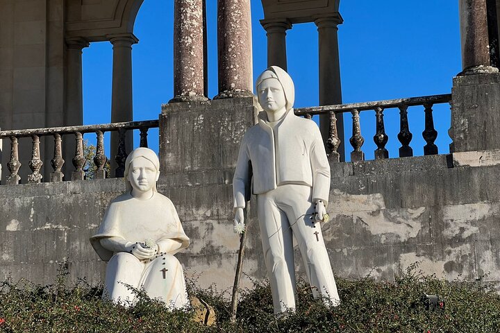 Fátima Private Tour: Shrine, Sacred Way & Shepherds’ Hometown