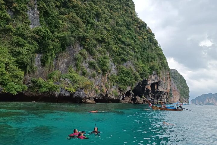 Phi Phi Islands Premium Speedboat Adventure Day Tour from Phuket