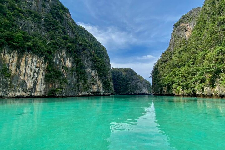 Phi Phi Islands Premium Speedboat Adventure Day Tour from Phuket