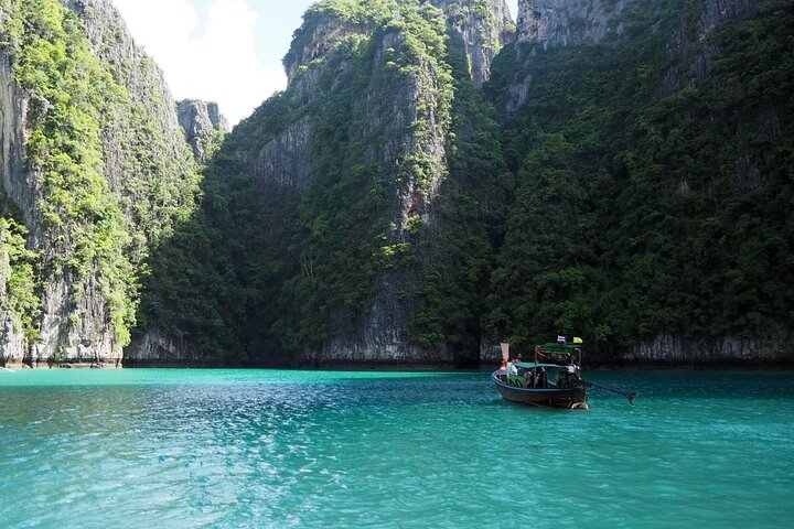 Phi Phi Islands Premium Speedboat Adventure Day Tour from Phuket