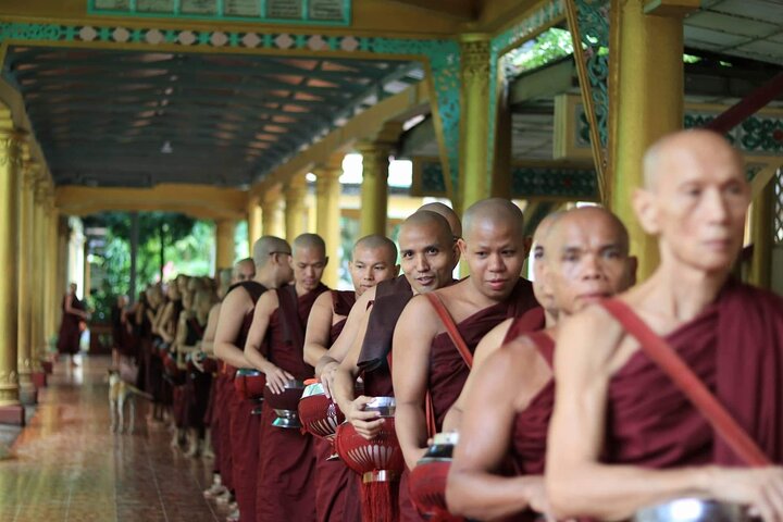 2-Day Private Tour : Explore the Golden Rock at Kyaikhtiyo