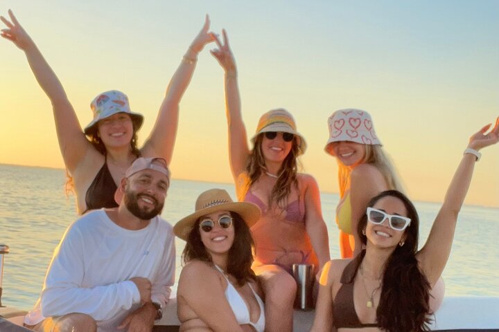 Private Boat Ride in Miami with Experienced Captain and Champagne