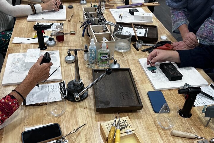 Experience Create your own jewelry workshop for beginners