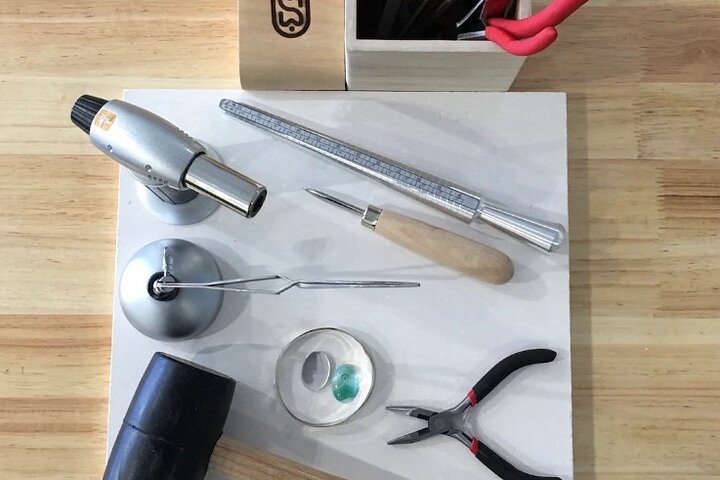Experience Create your own jewelry workshop for beginners