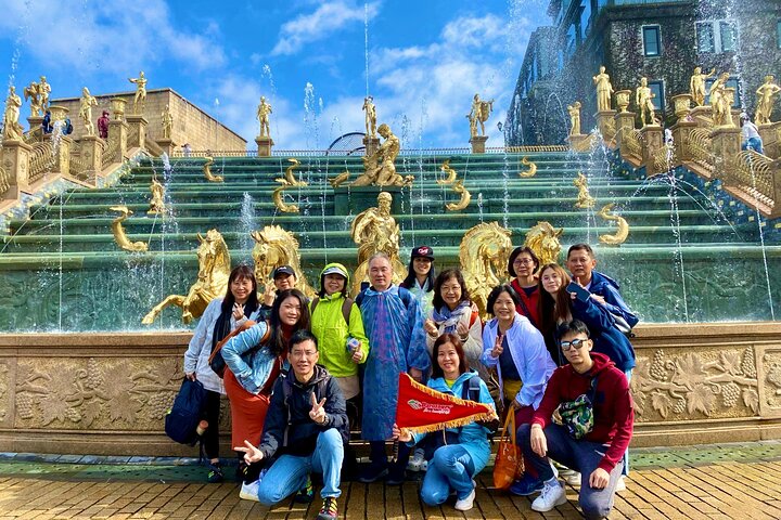 Full Day Golden Bridge and Ba Na Hills Small Group Tour
