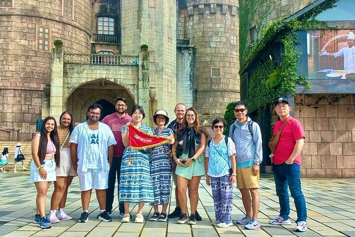 Full Day Golden Bridge and Ba Na Hills Small Group Tour