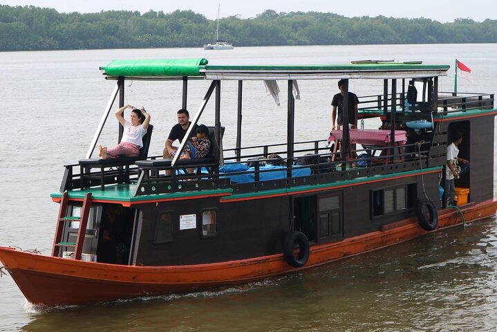 Orangutan Tanjung Puting Honeymoon CoupleTour