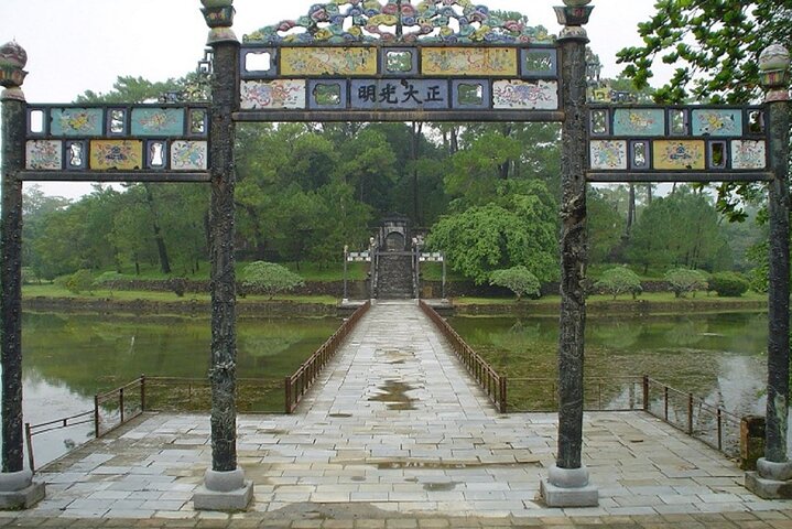 Hue: Custom Tour with Dragon Boat, Private Car & Motorbike