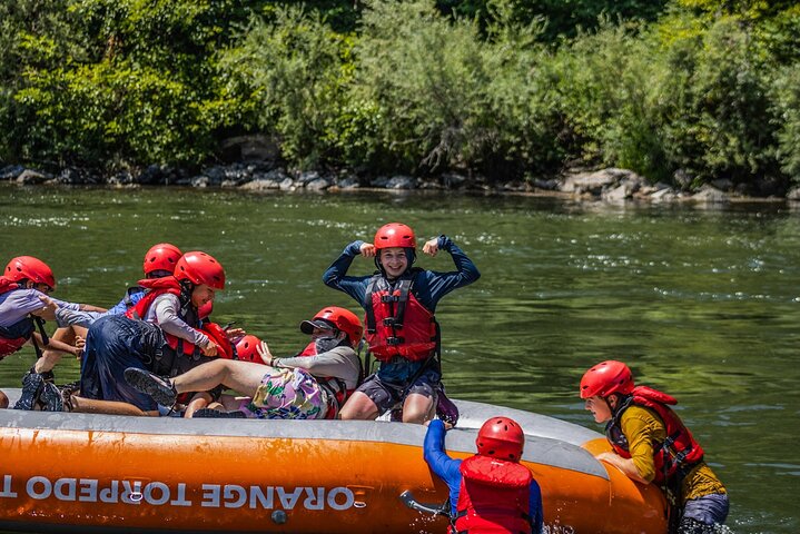 Full-Day Rogue River Hellgate Canyon Raft Tour