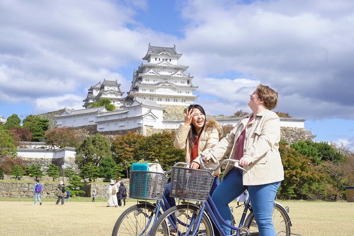 Himeji Castle Easy Bike Tour: Samurai History, Garden & Matcha