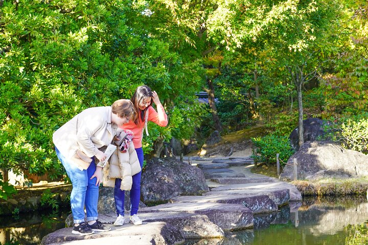 Himeji Castle Easy Bike Tour: Samurai History, Garden & Matcha