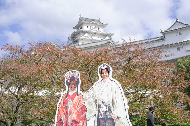 Himeji Castle Easy Bike Tour: Samurai History, Garden & Matcha