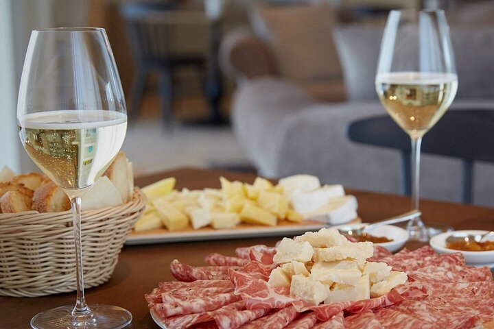 Romantic Evening Tasting with the Best Prosecco