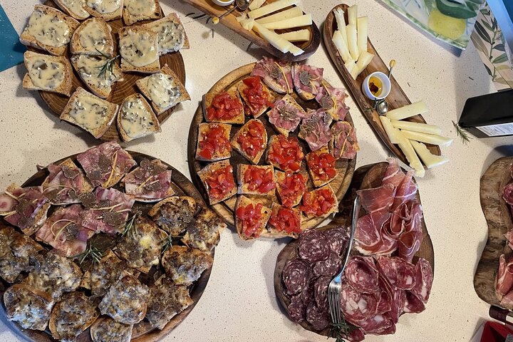 Truffle Hunting in Chianti, pasta class and lunch