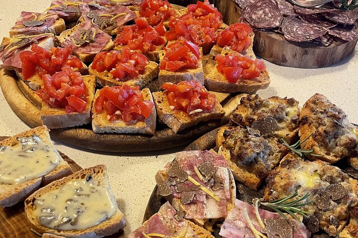 Truffle Hunting in Chianti, pasta class and lunch