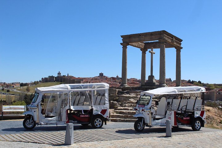 Guided Tour in TUK TUK Ávila COMPLETE with stops 1 hour