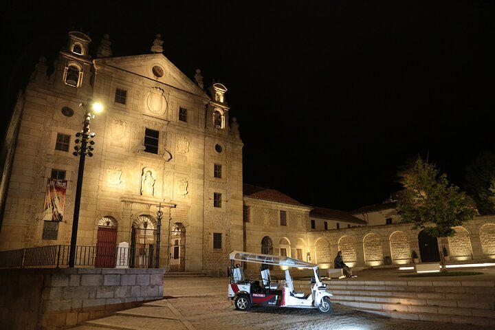 Guided Tour in TUK TUK Ávila COMPLETE with stops 1 hour