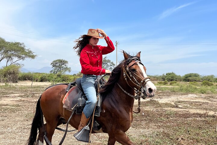 4-Hours Horse riding, Inca pyramids in world's largest dry forest