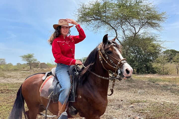 4-Hours Horse riding, Inca pyramids in world's largest dry forest