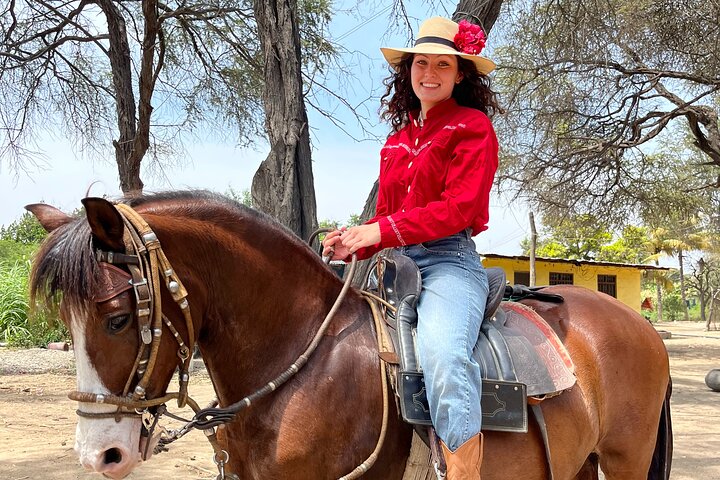 4-Hours Horse riding, Inca pyramids in world's largest dry forest