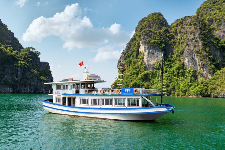 Ha Long Bay Cruise Day Tour - best selling: Kayaking, Swimming, hiking & Lunch