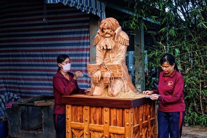 Hoi An Experience 3 Hours Wood Carving Class with Local Artist